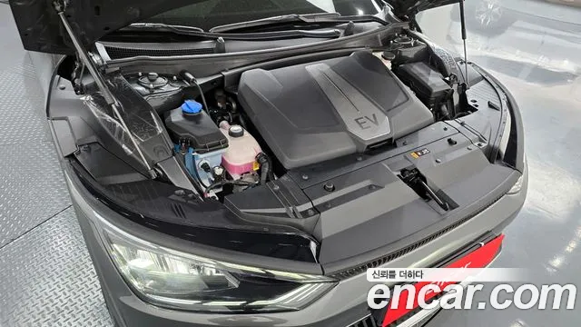 Kia EV6 2023 — фото 6