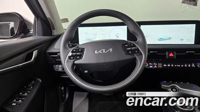 Kia EV6 2023 — фото 20