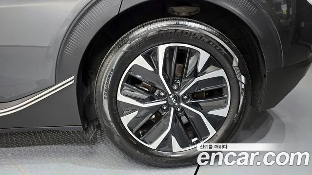 Kia EV6 2023 — фото 7