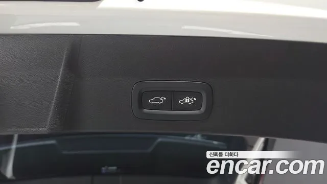 Volvo XC40 2023 — фото 20