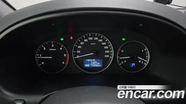 Hyundai Starex 2019 — фото 10