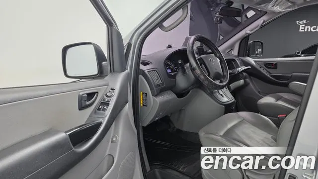 Hyundai Starex 2019 — фото 12