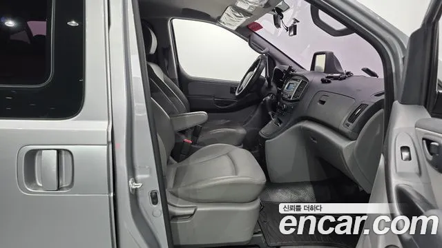 Hyundai Starex 2019 — фото 16