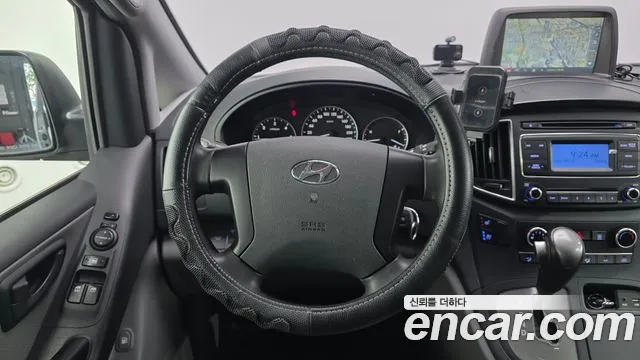 Hyundai Starex 2019 — фото 18