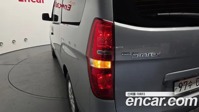 Hyundai Starex 2019 — фото 8