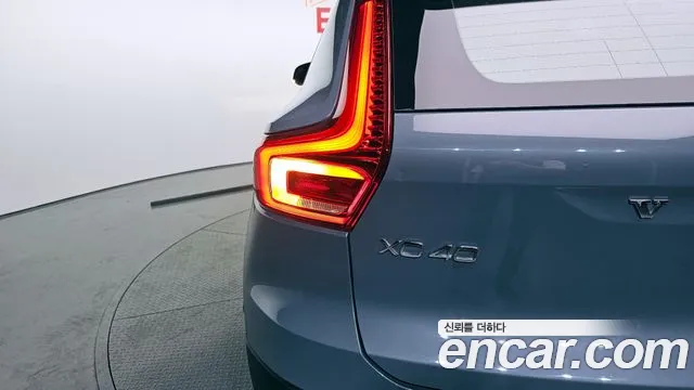 Volvo XC40 2020 — фото 9