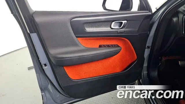 Volvo XC40 2020 — фото 14