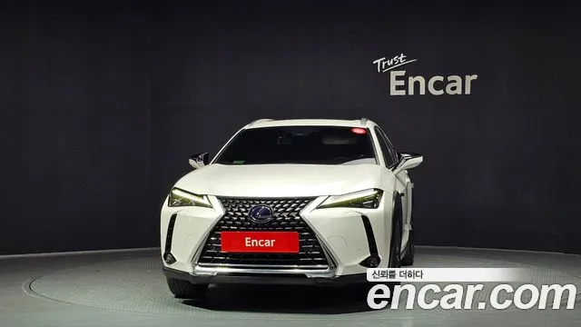Lexus UX 2019 — фото 3