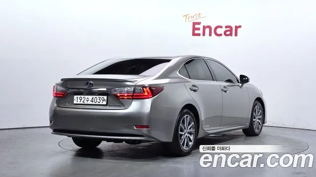 Lexus ES 2017 — фото 2