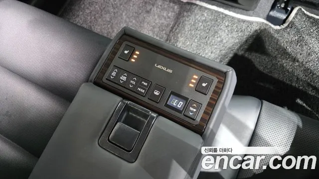 Lexus ES 2017 — фото 18