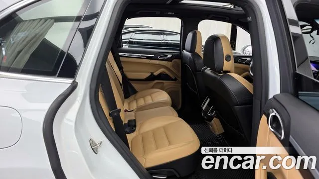 Porsche Cayenne 2016 — фото 12