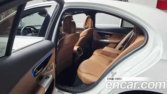 Mercedes-Benz E-Class 2024 — фото 17