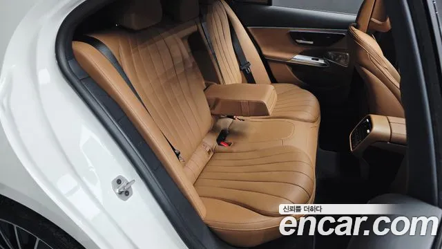 Mercedes-Benz E-Class 2024 — фото 16