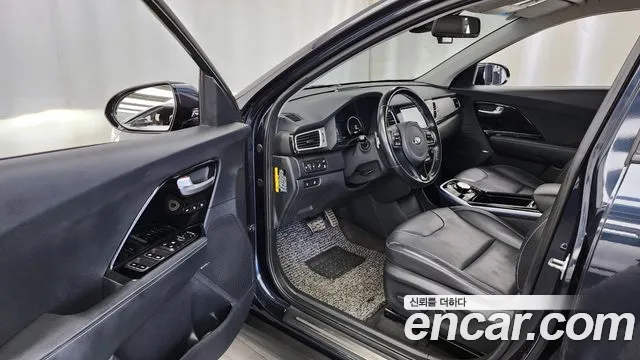 Kia Niro 2019 — фото 10