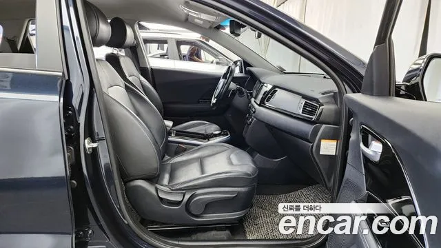 Kia Niro 2019 — фото 11