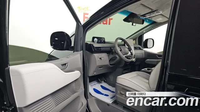 Hyundai Staria 2025 — фото 10