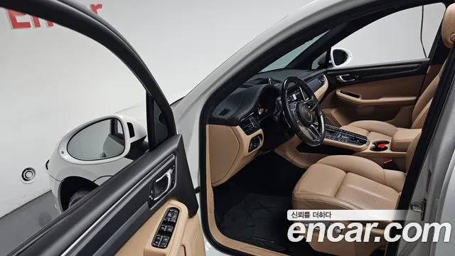 Porsche Macan 2021 — фото 13