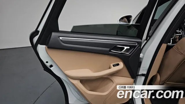 Porsche Macan 2021 — фото 15