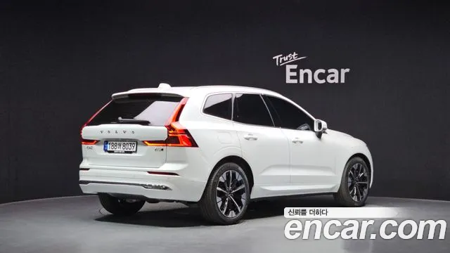 Volvo XC60 2026 — фото 2
