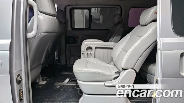 Hyundai Starex 2018 — фото 11