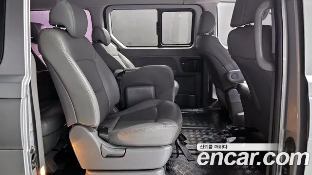 Hyundai Starex 2018 — фото 12