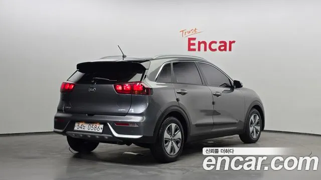 Kia Niro 2017 — фото 2
