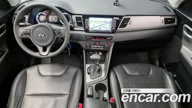 Kia Niro 2017 — фото 10
