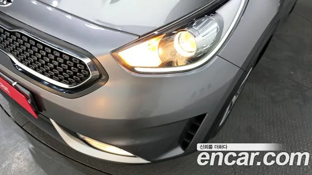 Kia Niro 2017 — фото 8