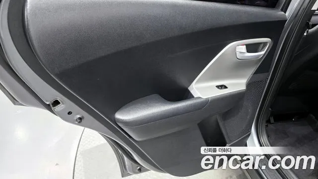 Kia Niro 2017 — фото 15