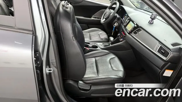 Kia Niro 2017 — фото 16