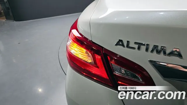 Nissan Altima 2017 — фото 9