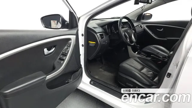 Hyundai i30 2016 — фото 10