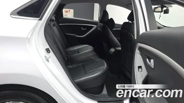 Hyundai i30 2016 — фото 12