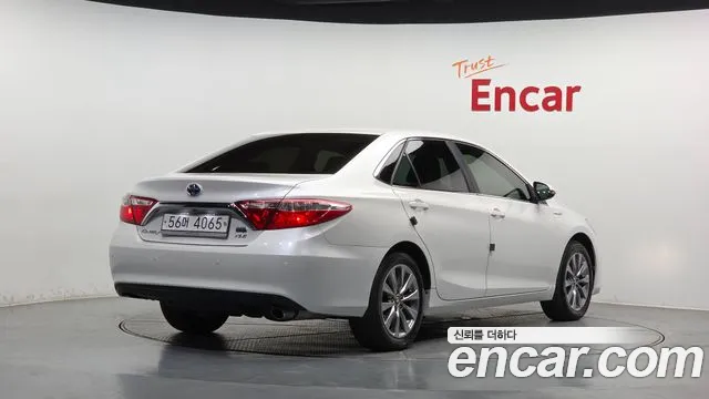 Toyota Camry 2017 — фото 2