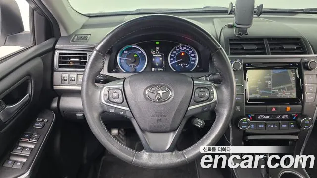 Toyota Camry 2017 — фото 13