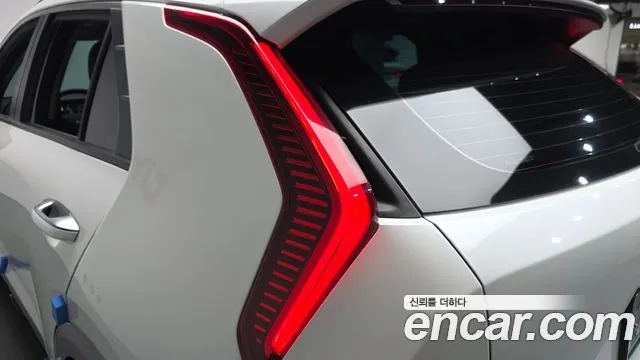 Kia Niro 2023 — фото 8