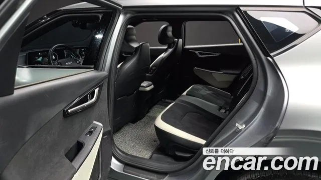 Kia EV6 2023 — фото 12