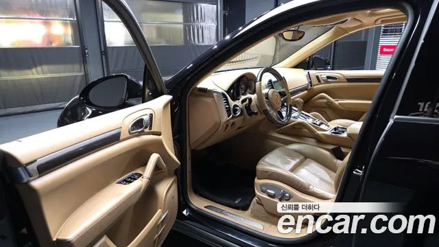 Porsche Cayenne 2015 — фото 10