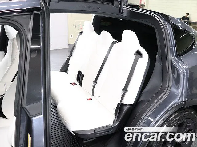 Tesla Model X 2023 — фото 11