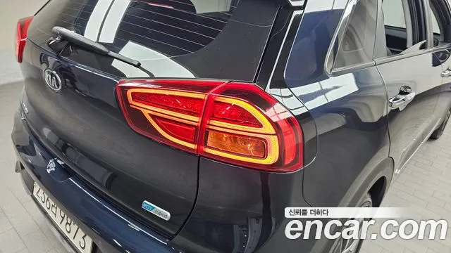 Kia Niro 2021 — фото 9