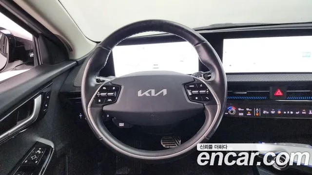Kia EV6 2022 — фото 19