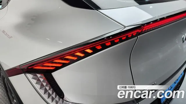 Kia EV6 2022 — фото 9