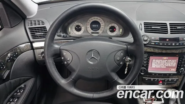 Mercedes-Benz E-Class 2005 — фото 13