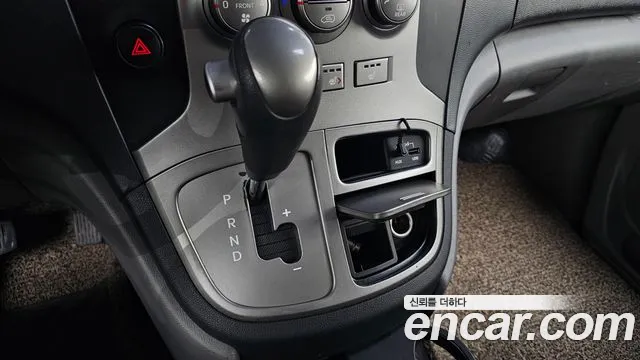 Hyundai Starex 2016 — фото 12