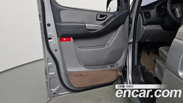 Hyundai Starex 2016 — фото 14