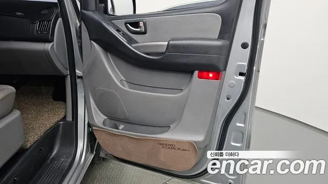 Hyundai Starex 2016 — фото 15