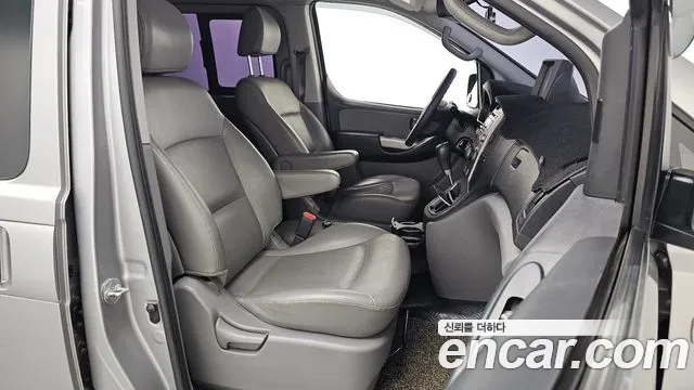 Hyundai Starex 2016 — фото 16