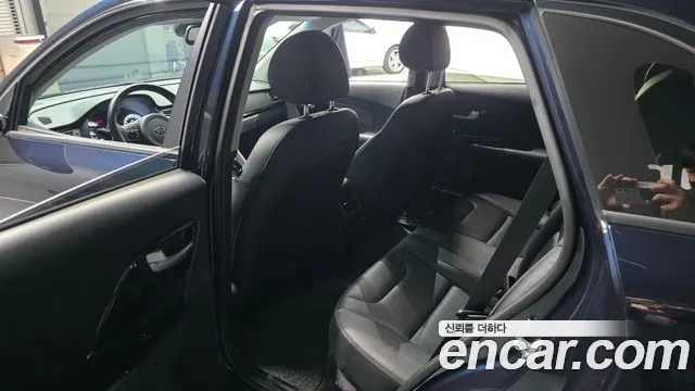 Kia Niro 2017 — фото 17