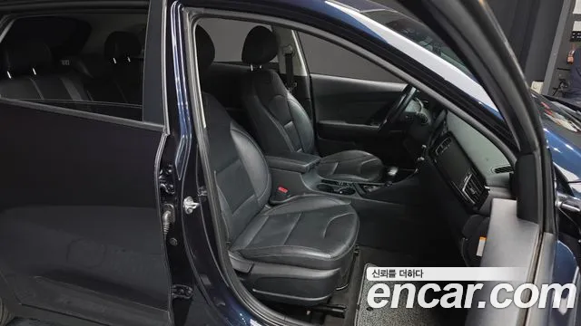 Kia Niro 2017 — фото 18