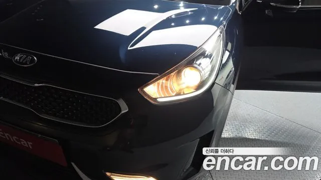 Kia Niro 2017 — фото 8